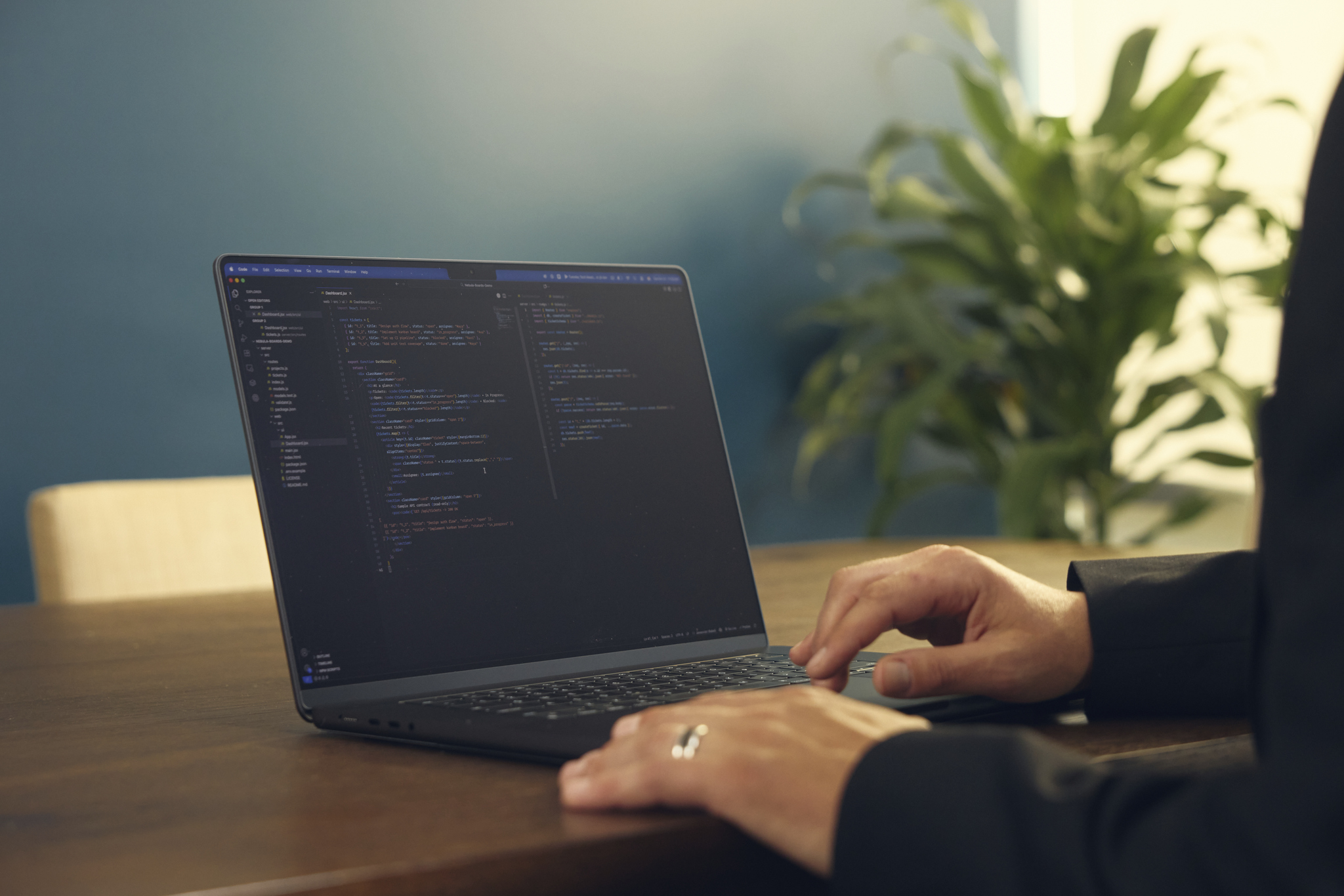1-laptop-code